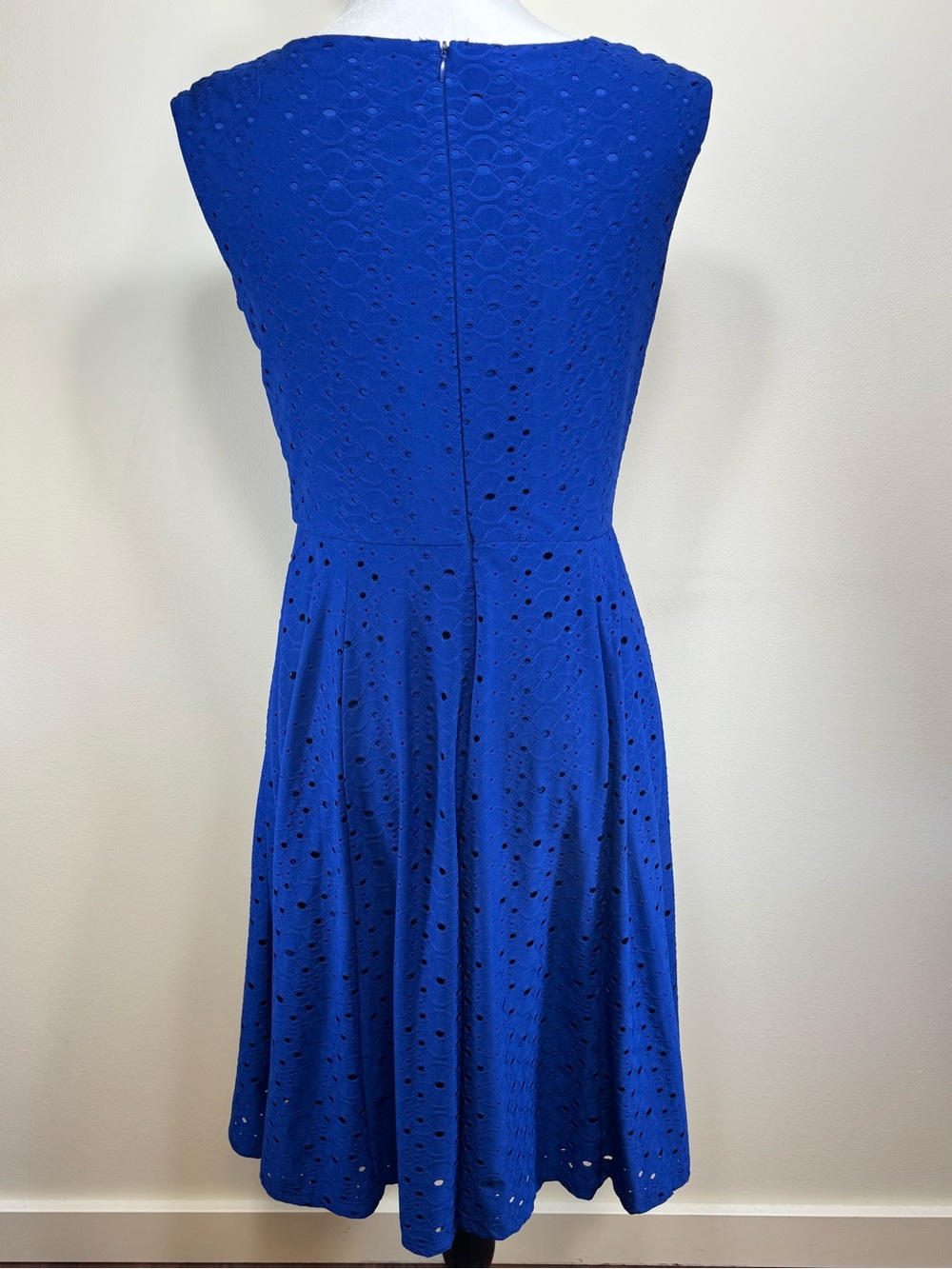 London Style Collection Vibrant Royal Blue Eyelet Fit and Flare Dress Size 6 - Picture 3 of 9